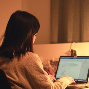 Perbedaan Scholarship fellowship Grant