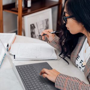 Perbedaan Scholarship fellowship Grant