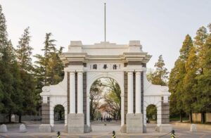 Tsinghua University, salah satu universitas di China yang bisa kamu jadikan kampus tujuan.