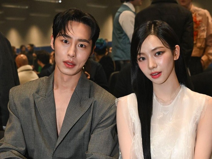 Lee Jae Wook dan Karina Aespa foto bersama