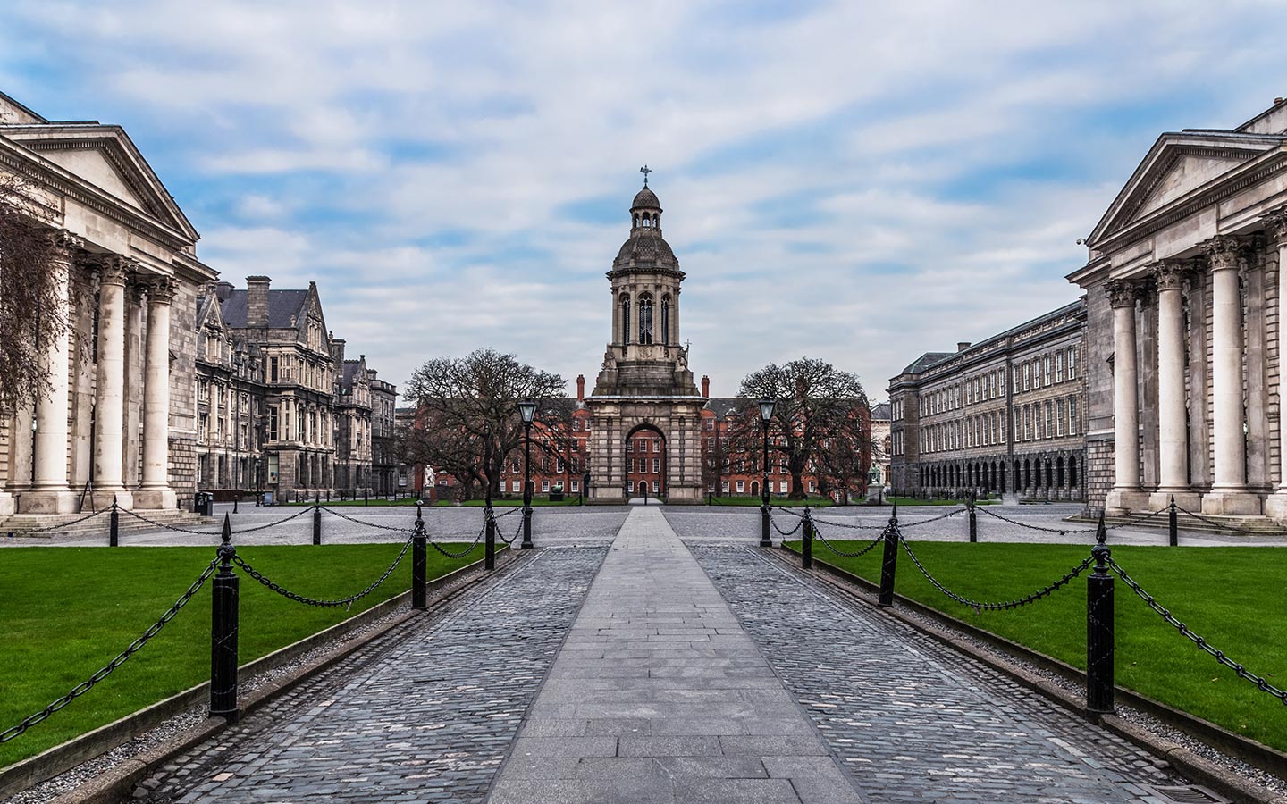 Old Library Paling Ikonik: Trinity College Dublin – Irlandia