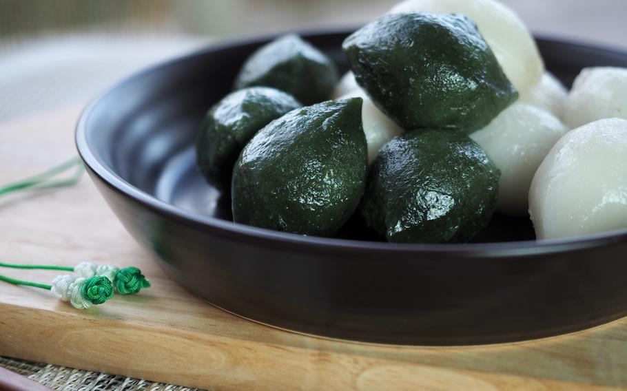 Songpyeon, kue beras tradisional Korea berbentuk setengah bulan