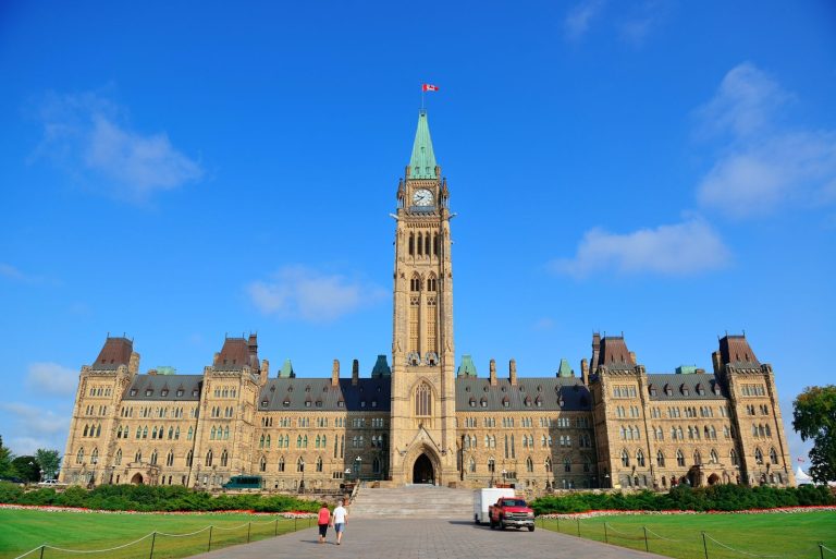 Persyaratan University of Toronto, Siap Kuliah di Kanada?