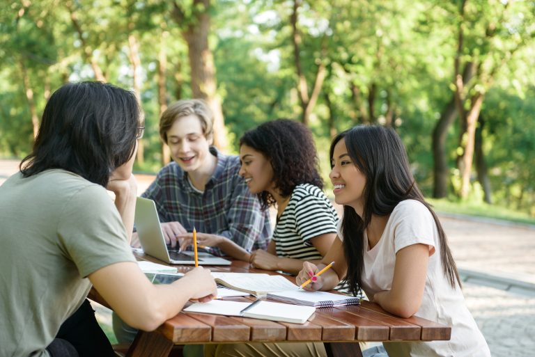 Daftar Beasiswa Populer Thailand Incaran Mahasiswa Internasional